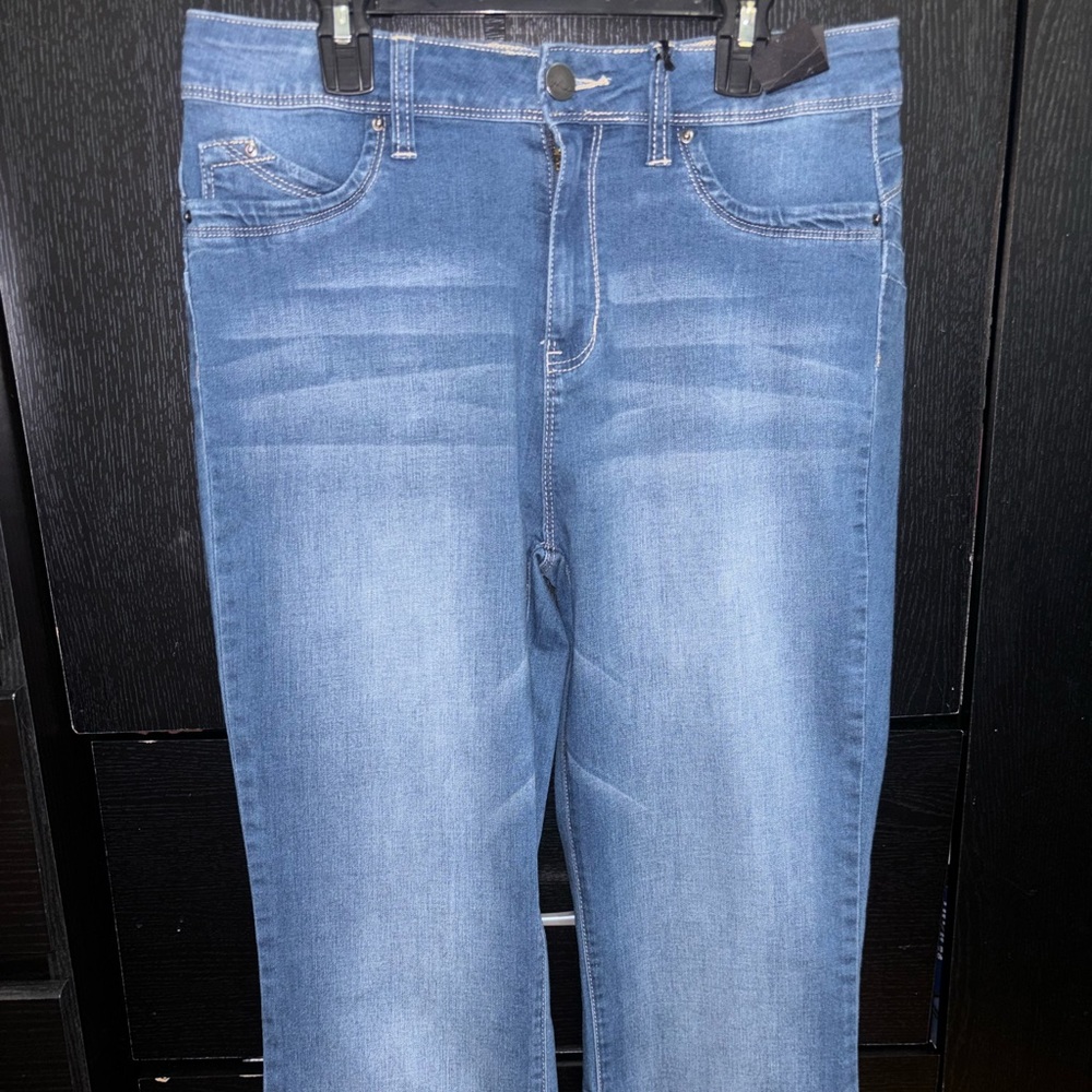 Women’s Flare Jeans YMI